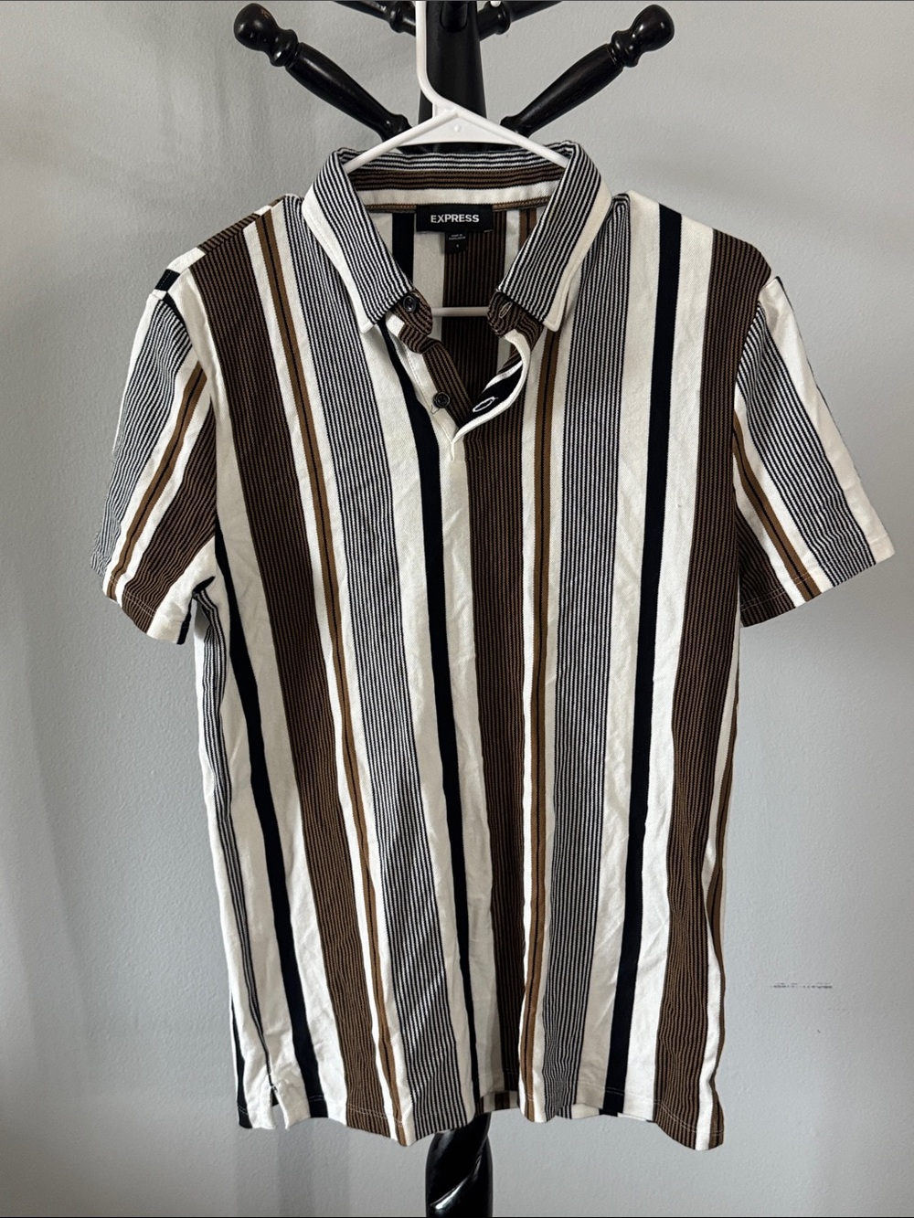 Express Short-Sleeve Vertical Stripe Polo - Brown, White & Black 33.B